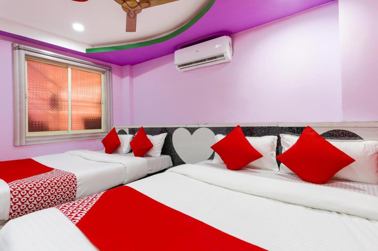 Oyo 45752 Hotel Sb Palace Godarpura Exterior foto