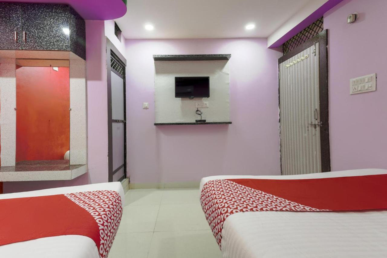 Oyo 45752 Hotel Sb Palace Godarpura Exterior foto